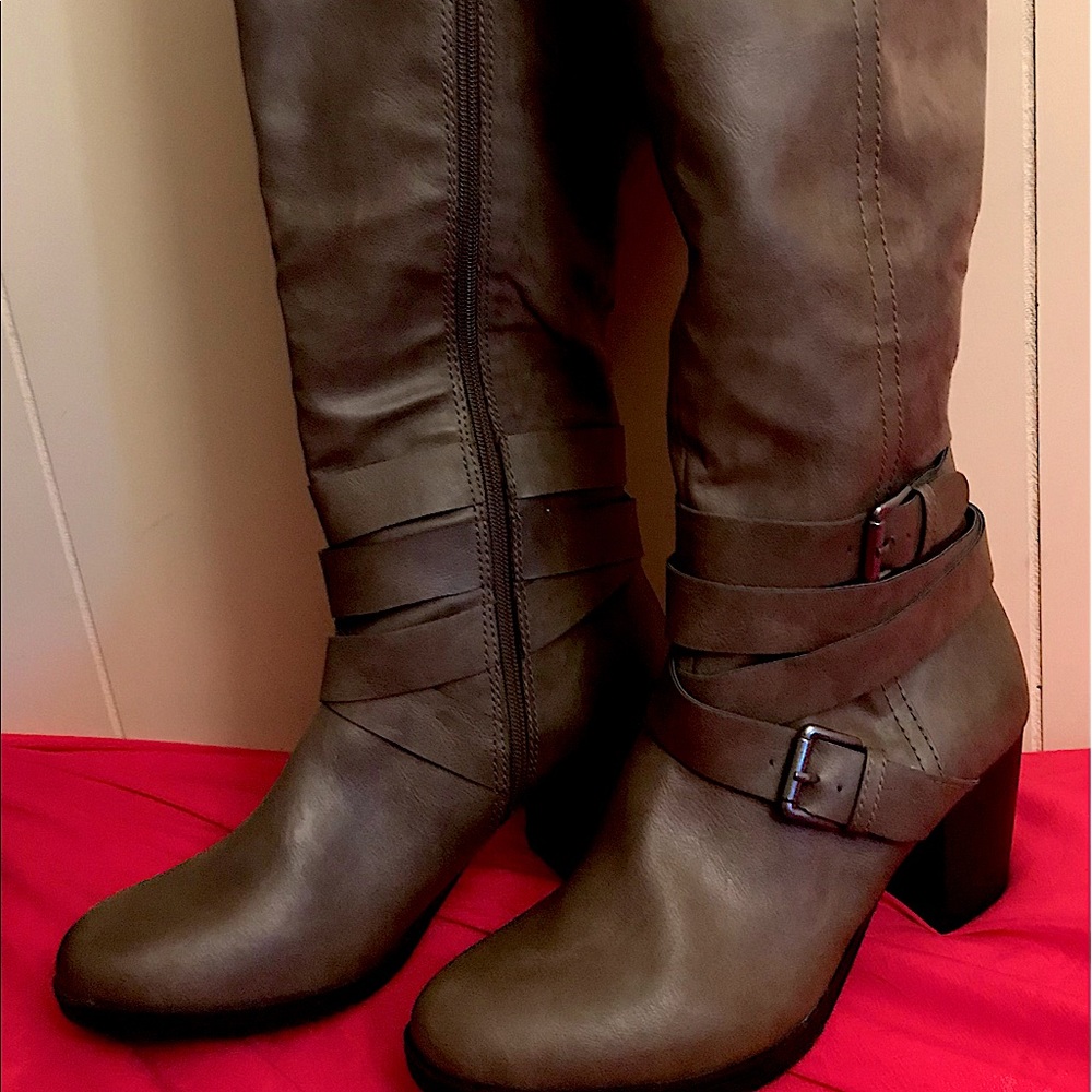 Never worn purchased from Macy’s